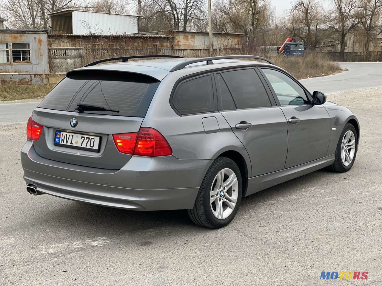 2010' BMW 3 Series photo #4