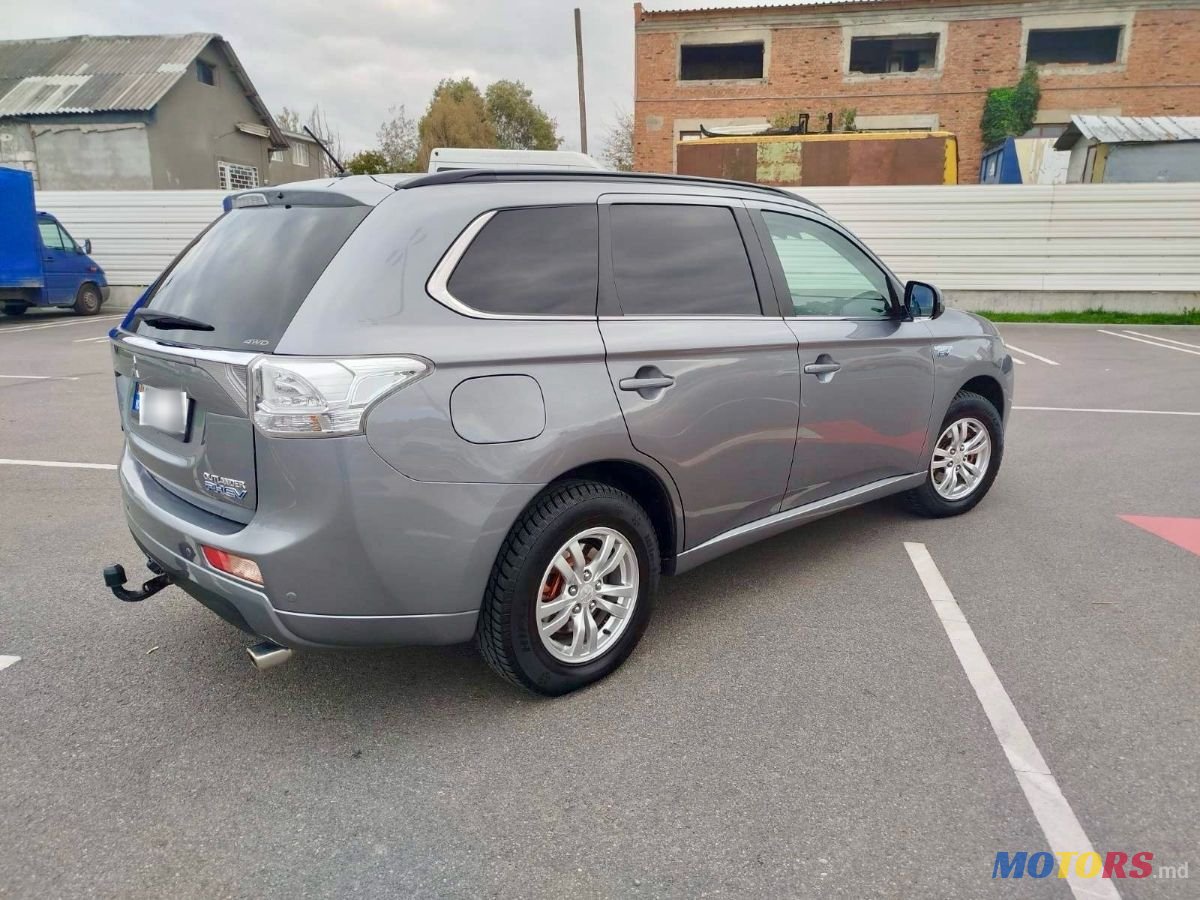 2014' Mitsubishi Outlander photo #5
