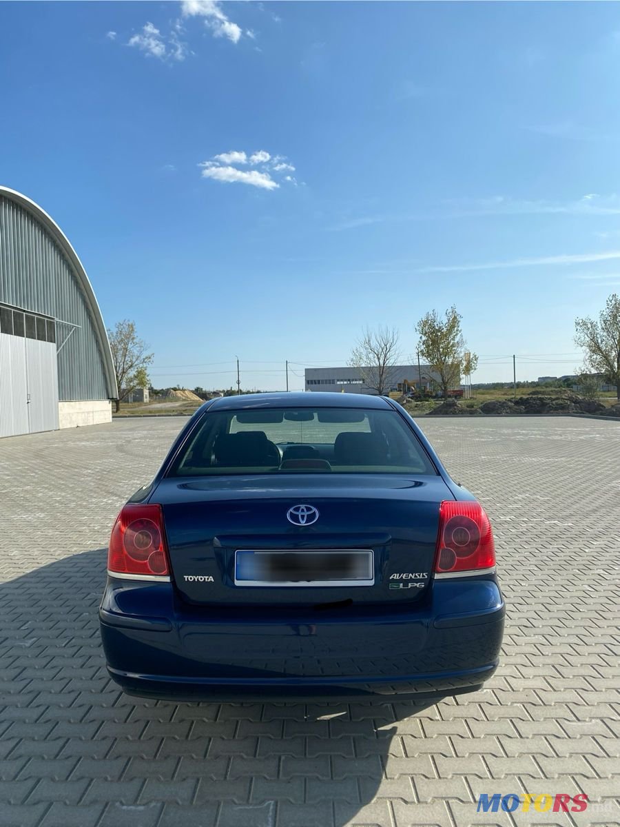 2005' Toyota Avensis photo #3