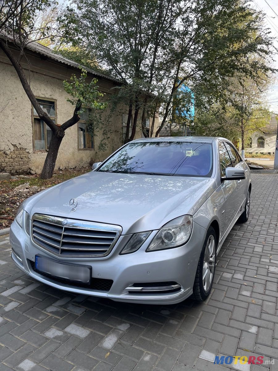2009' Mercedes-Benz E Класс photo #1