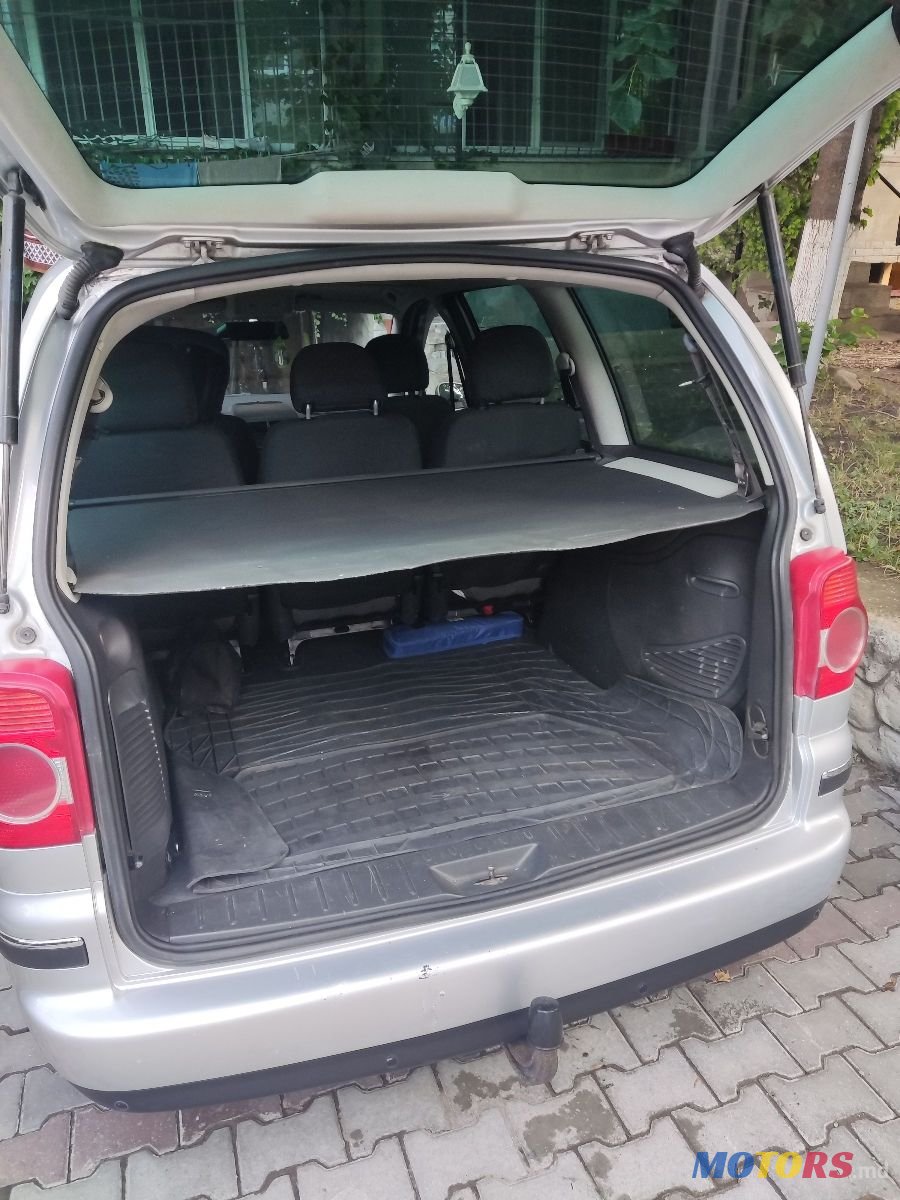 2008' Volkswagen Sharan photo #3