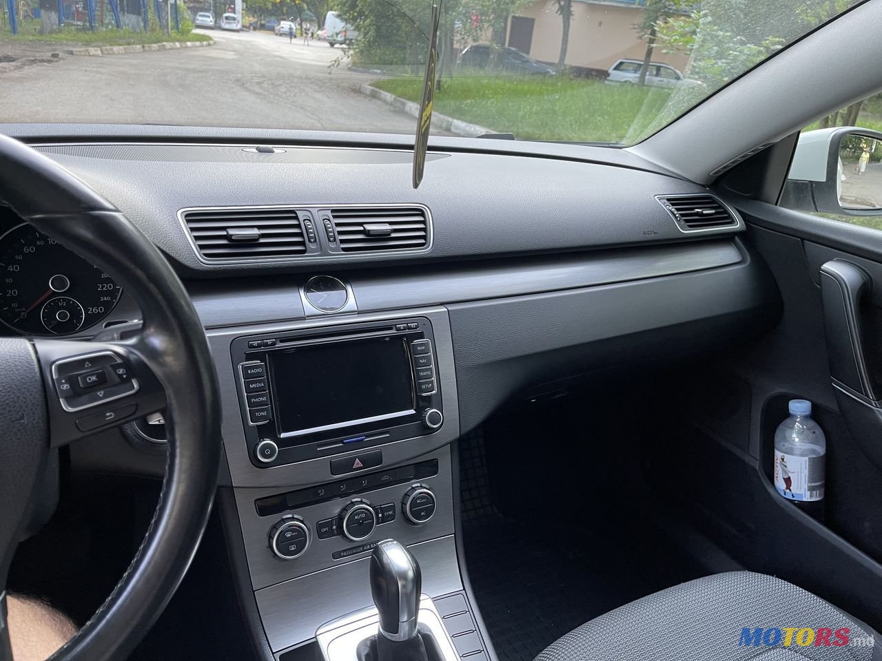 2012' Volkswagen Passat photo #5