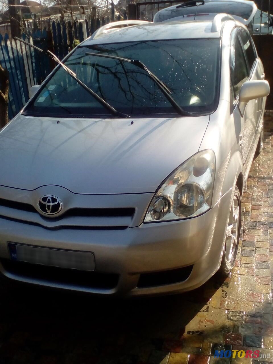 2004' Toyota Corolla Verso photo #1