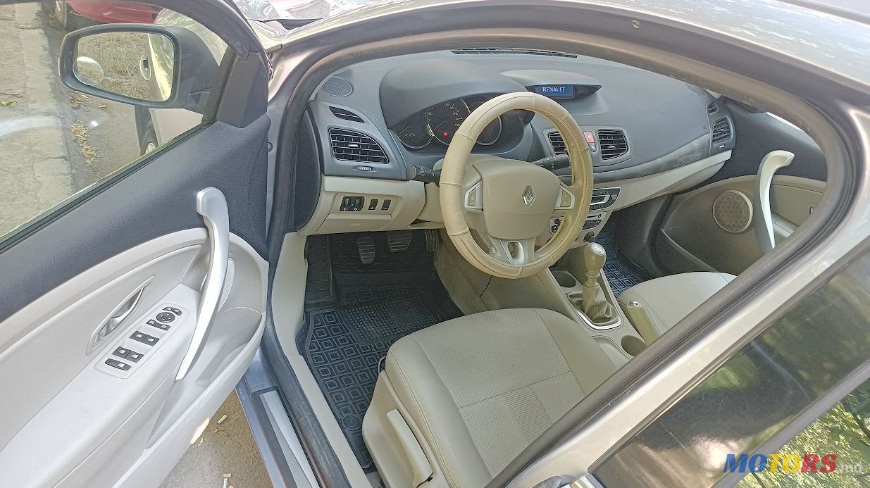 2010' Renault Fluence photo #6