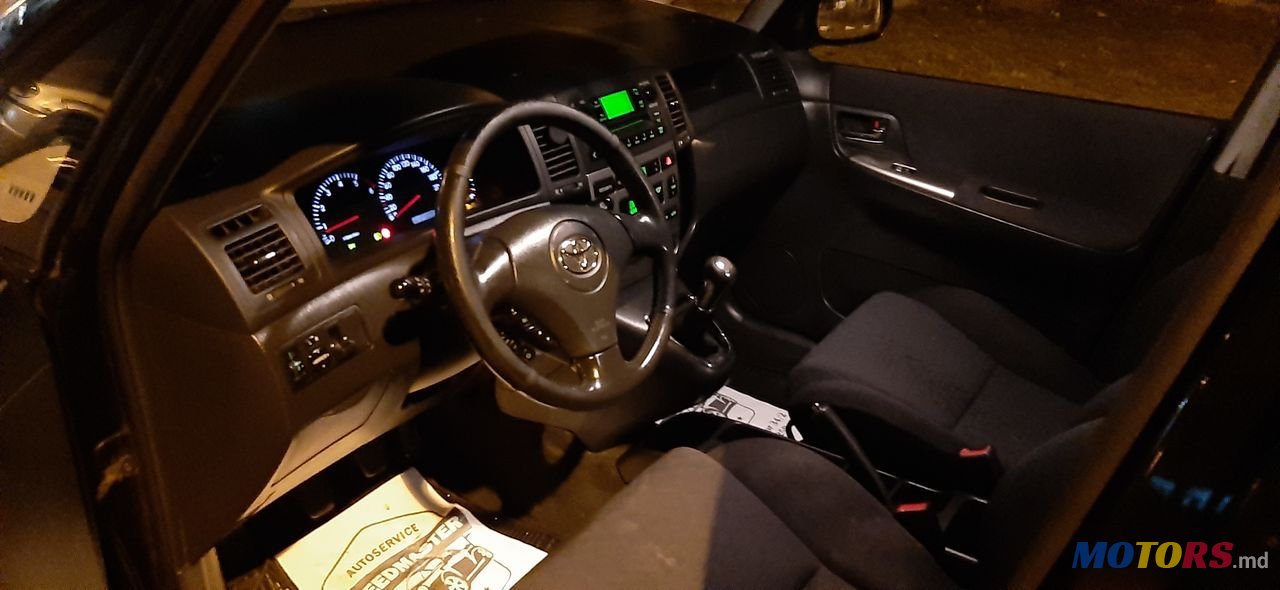 2004' Toyota Corolla Verso photo #5