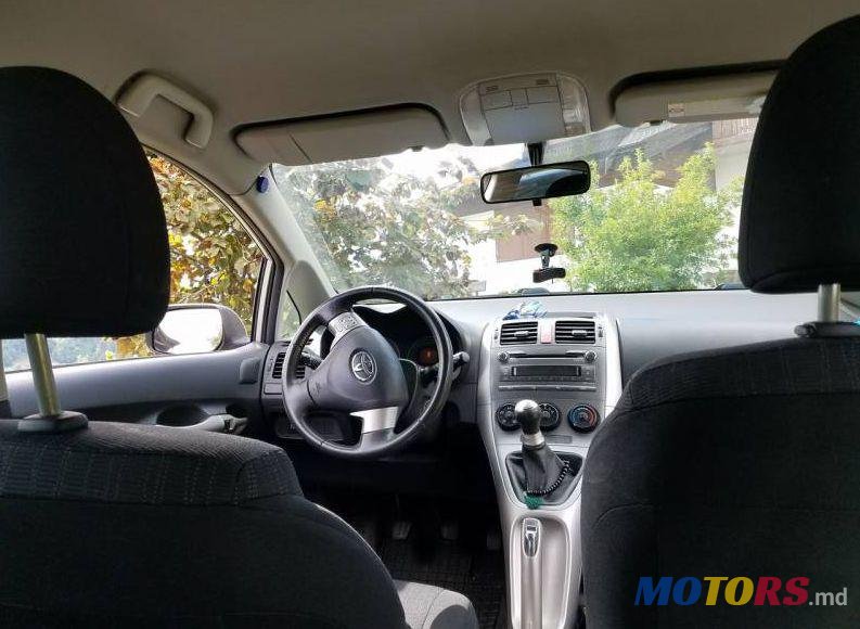2008' Toyota Auris photo #2