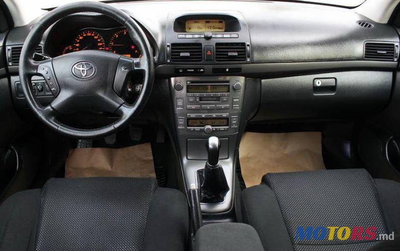 2005' Toyota Avensis photo #2