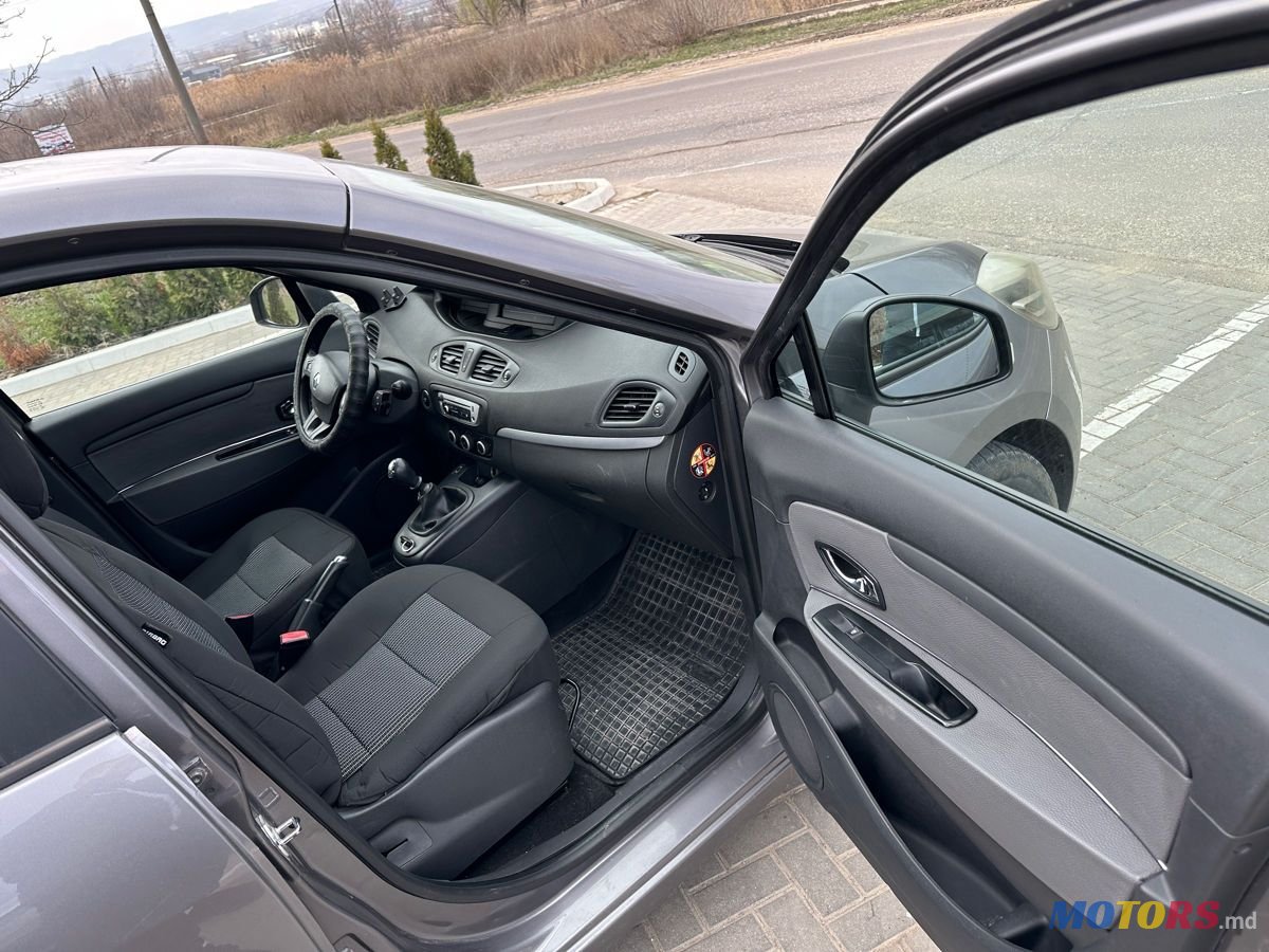 2012' Renault Scenic photo #6