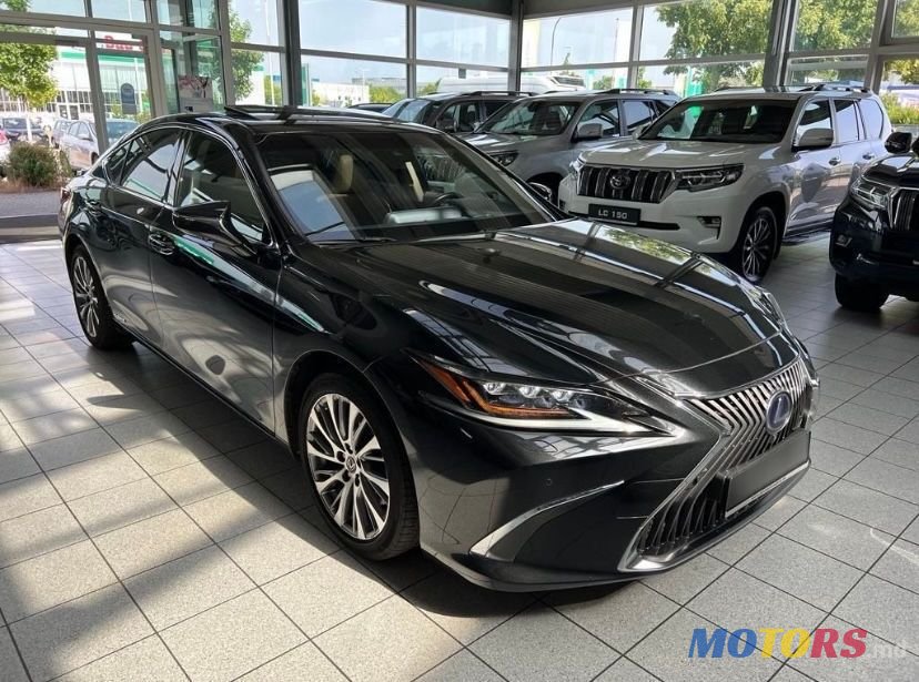 2019' Lexus Es Series photo #1