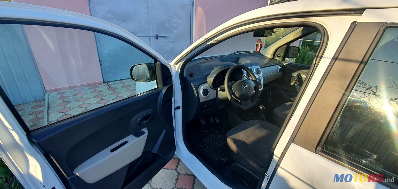 2013' Dacia Lodgy photo #5