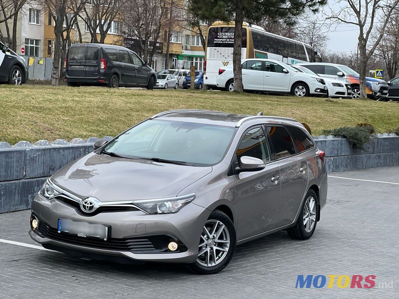 2015' Toyota Auris photo #1