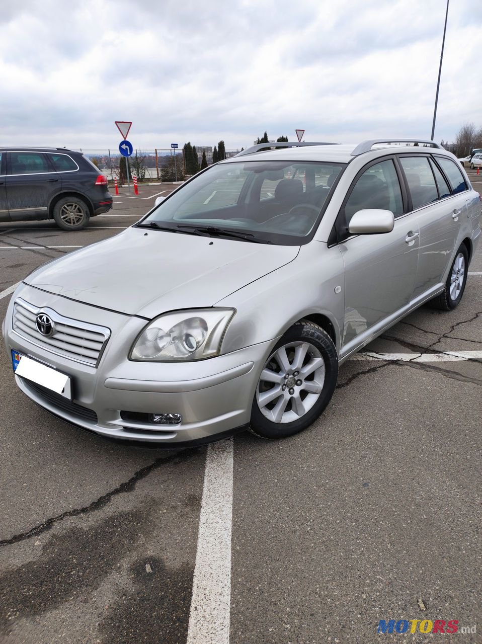 2004' Toyota Avensis photo #3