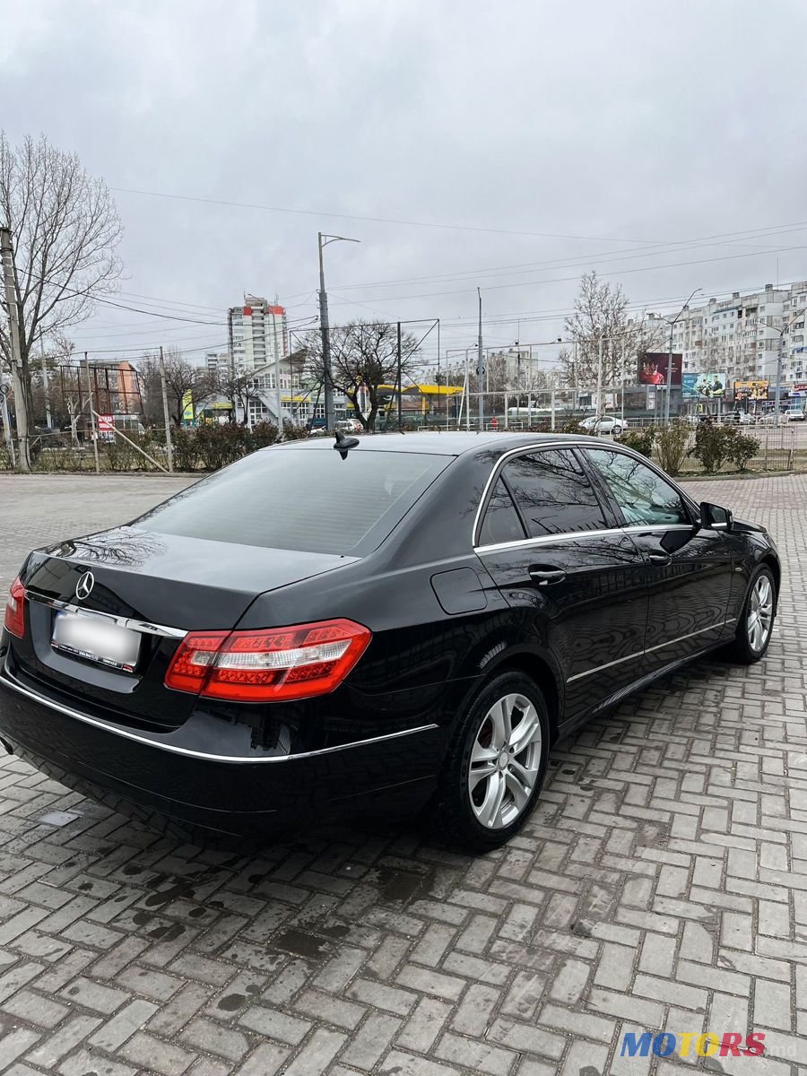 2011' Mercedes-Benz E-Class photo #2
