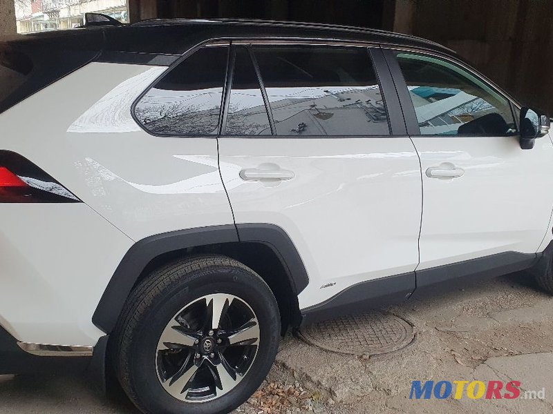 2019' Toyota RAV4 photo #3