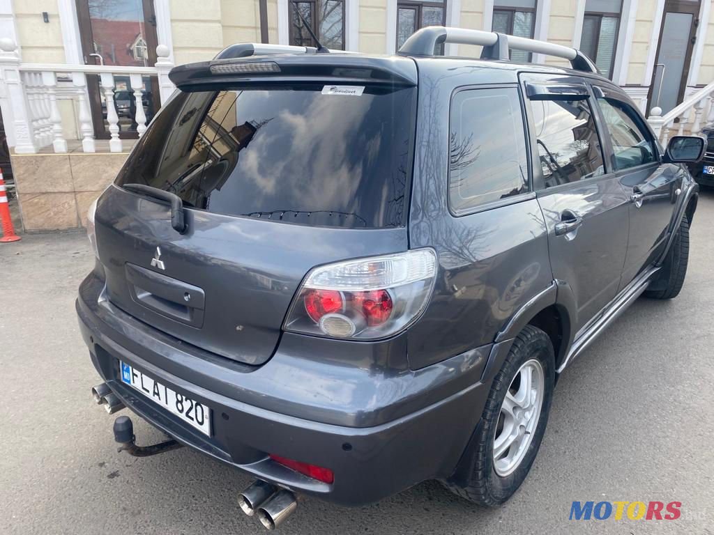 2006' Mitsubishi Outlander photo #2