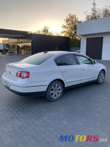 2006' Volkswagen Passat photo #5