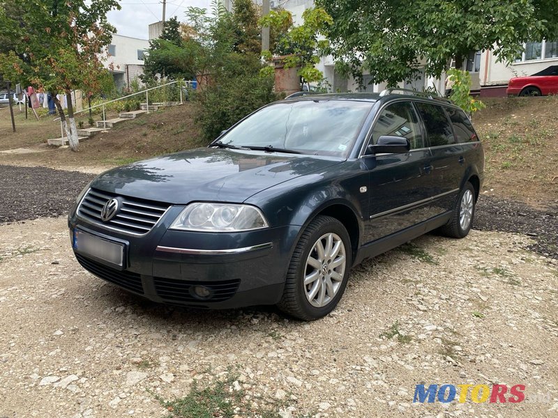 2002' Volkswagen Passat photo #1