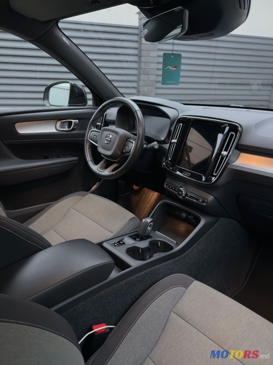 2021' Volvo XC40 photo #5