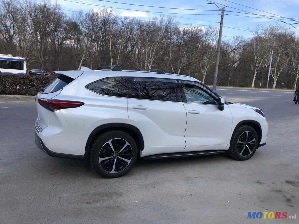 2022' Toyota Highlander photo #5