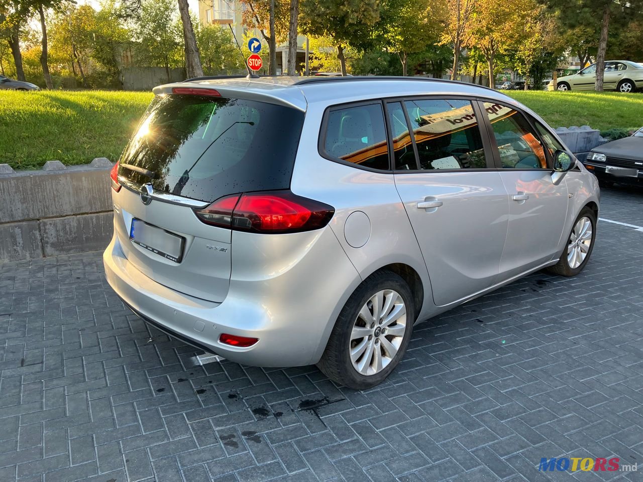 2012' Opel Zafira photo #3