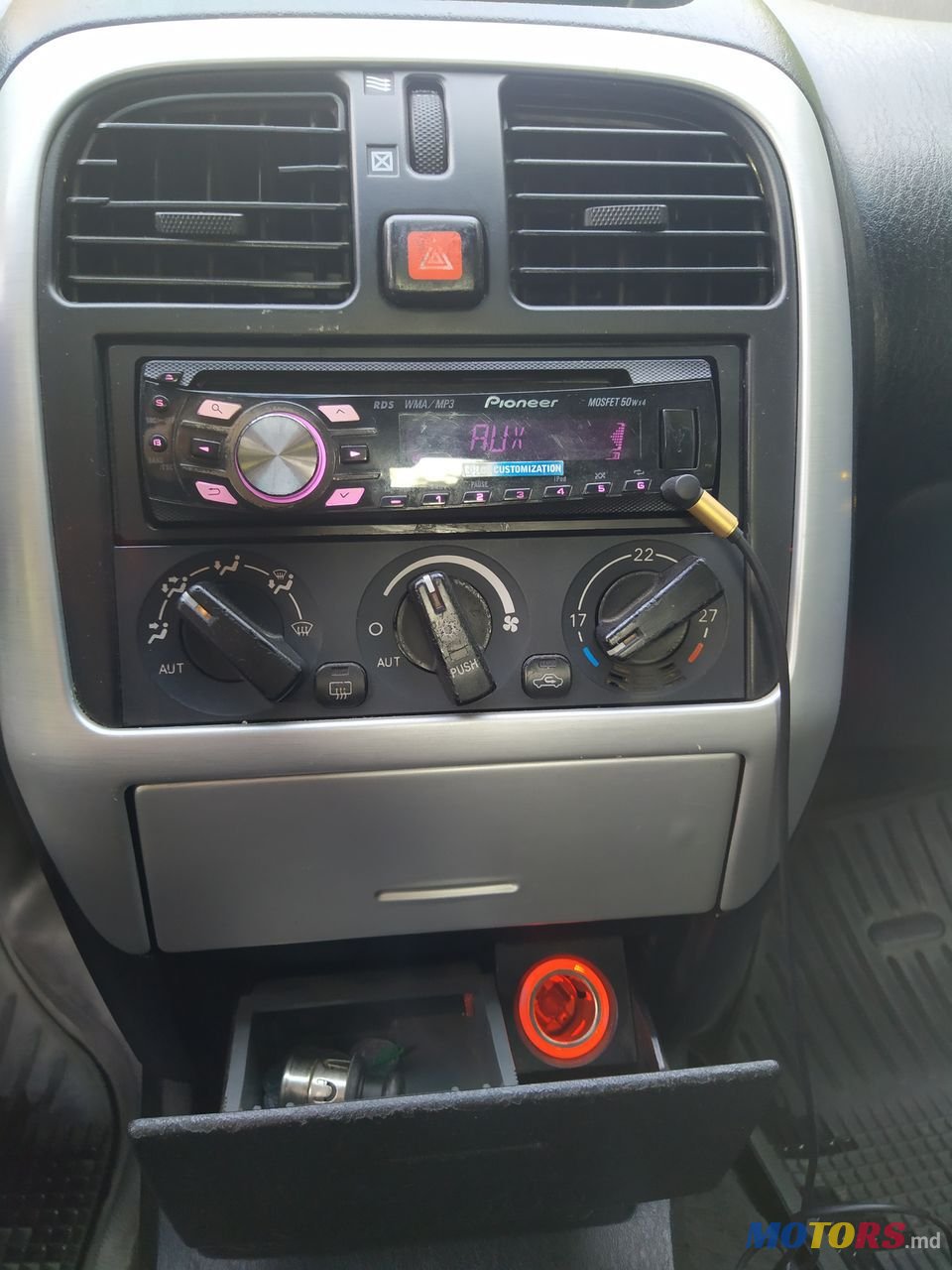 2001' Mitsubishi Carisma photo #5