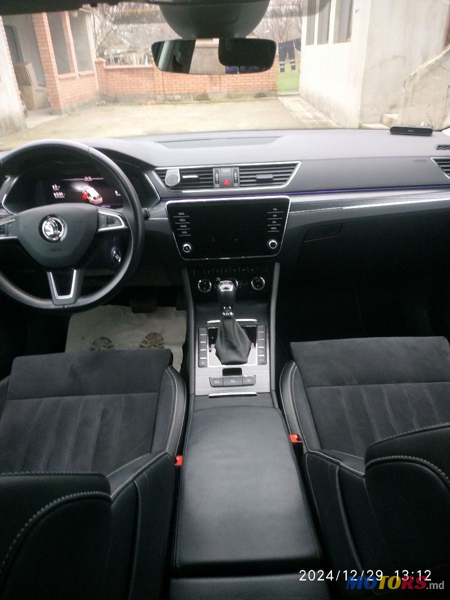 2020' Skoda Superb photo #5