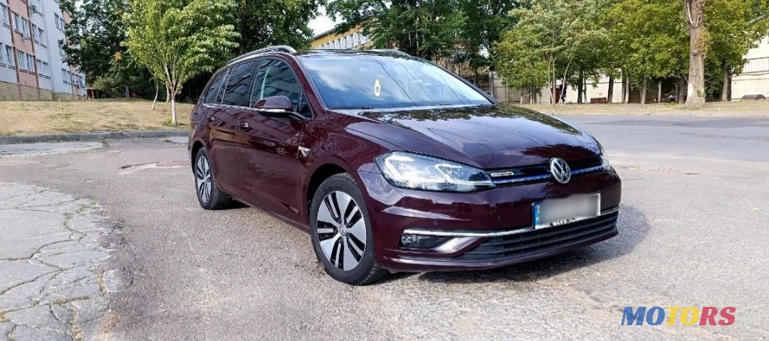 2018' Volkswagen Golf photo #3