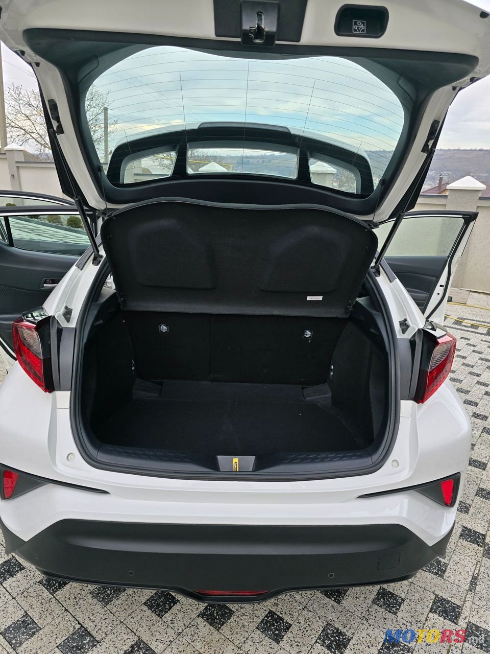 2022' Toyota C-HR photo #5