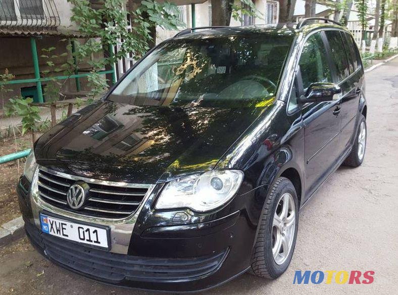 2008' Volkswagen Touran photo #2