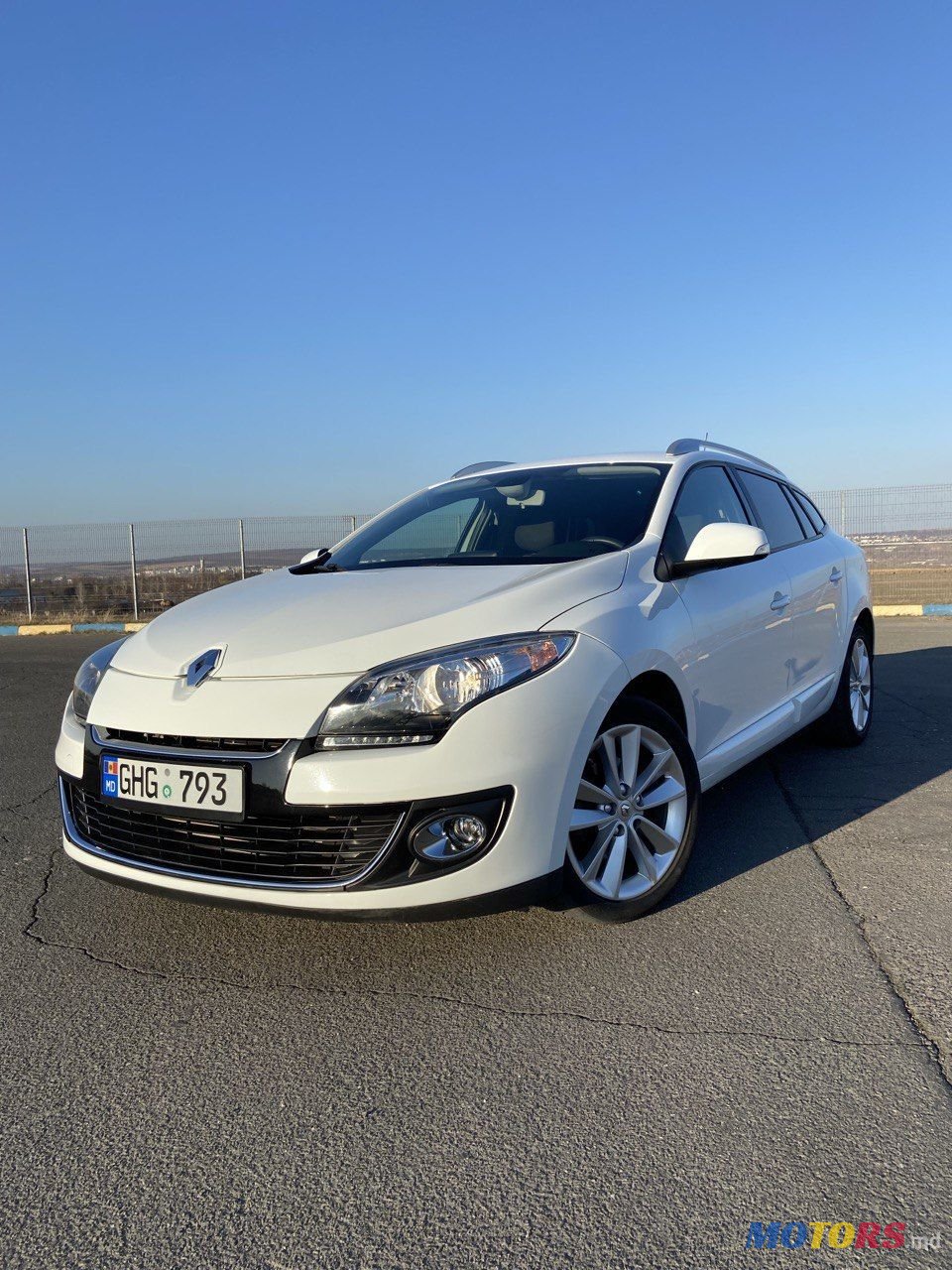 2012' Renault Megane photo #2