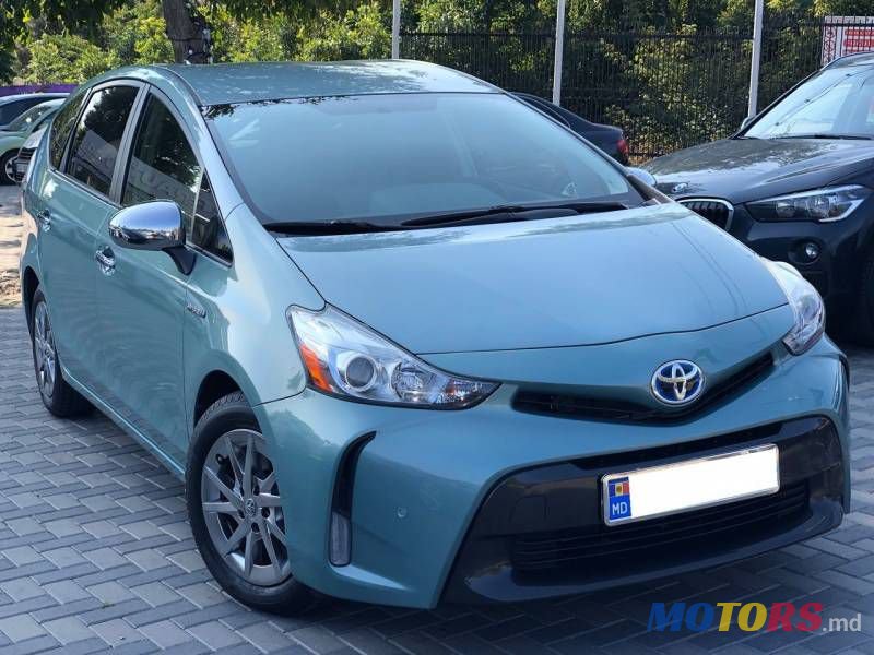 2015' Toyota Prius v photo #1