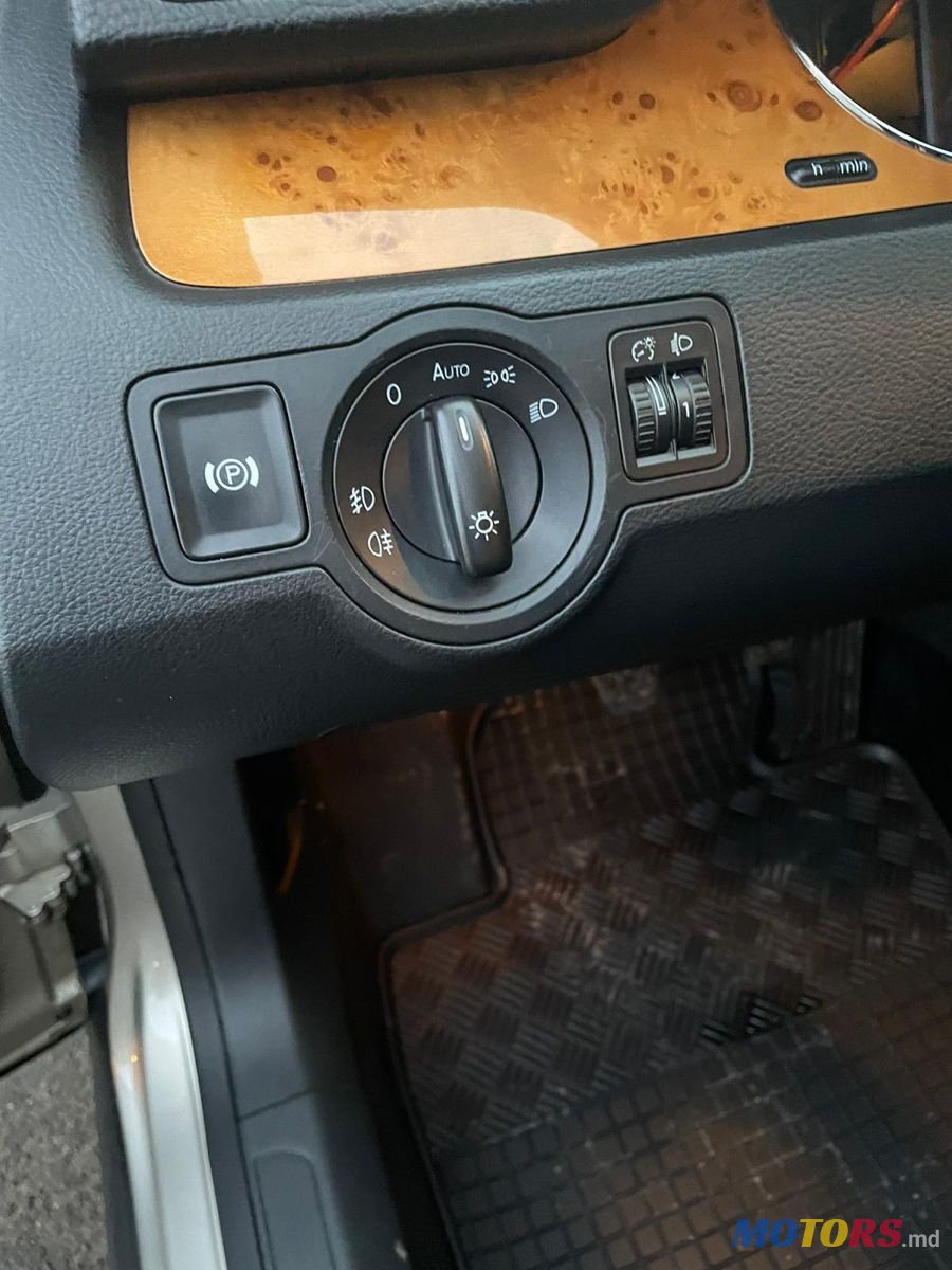 2008' Volkswagen Passat photo #4