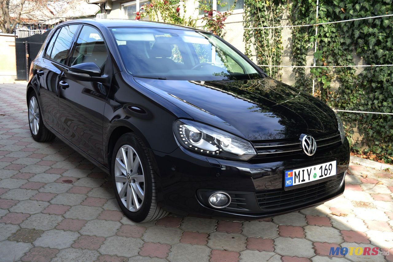 2011' Volkswagen Golf photo #1