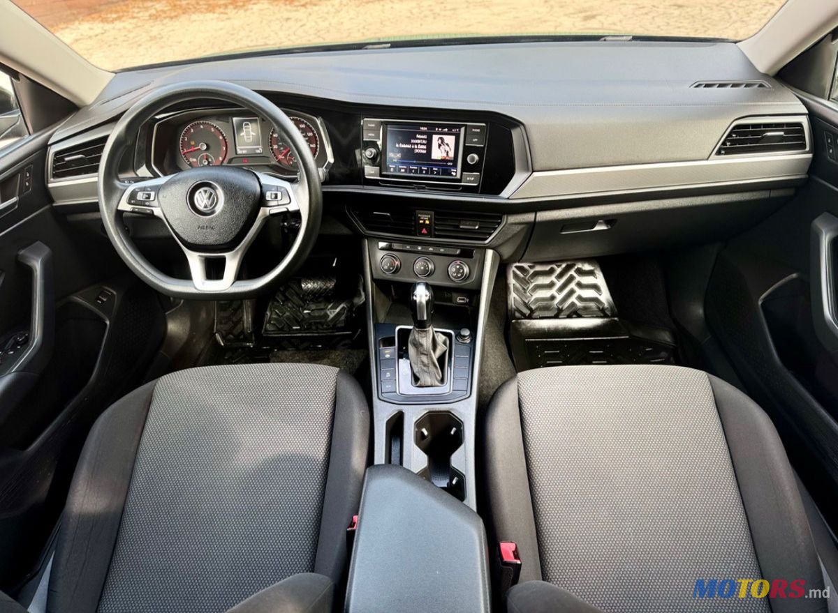 2018' Volkswagen Jetta photo #5