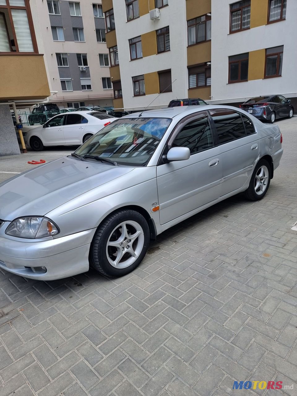 2001' Toyota Avensis photo #5