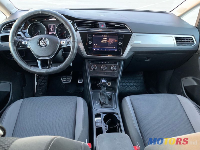 2018' Volkswagen Touran photo #6