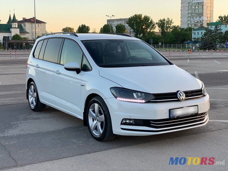 2018' Volkswagen Touran photo #2