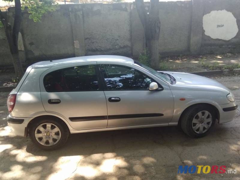 2001' Nissan Almera photo #2
