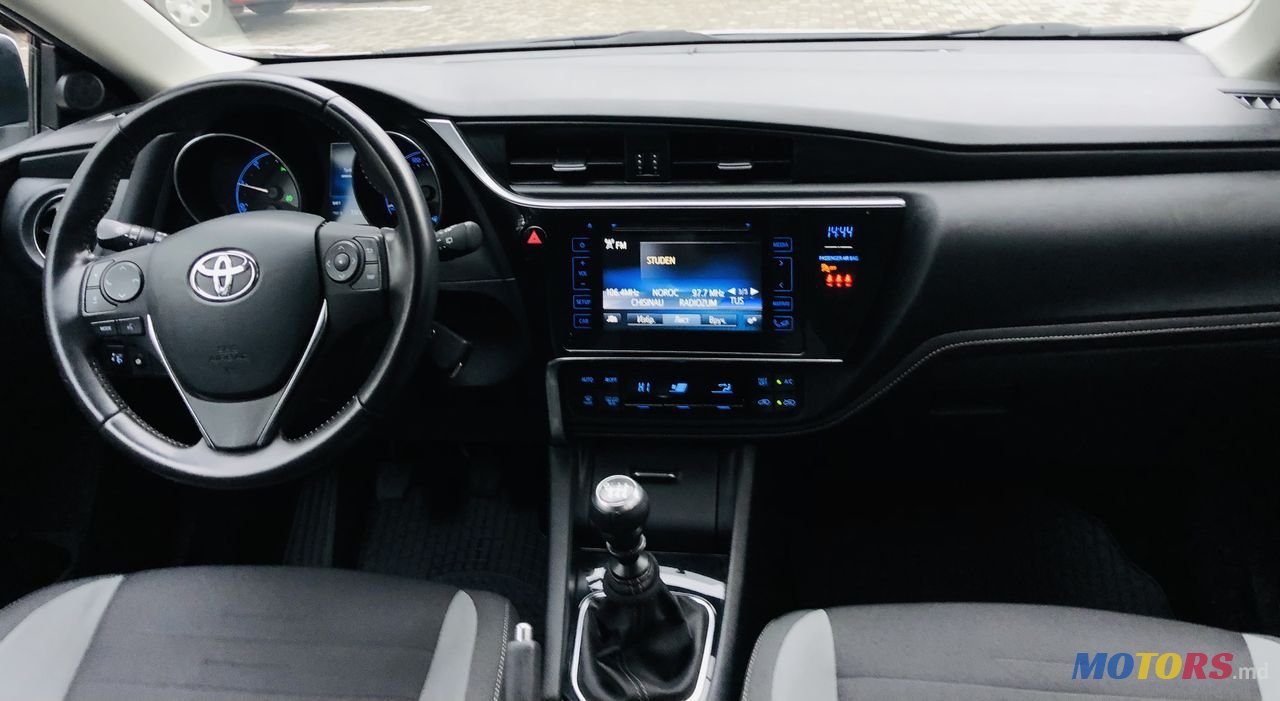 2016' Toyota Auris photo #5