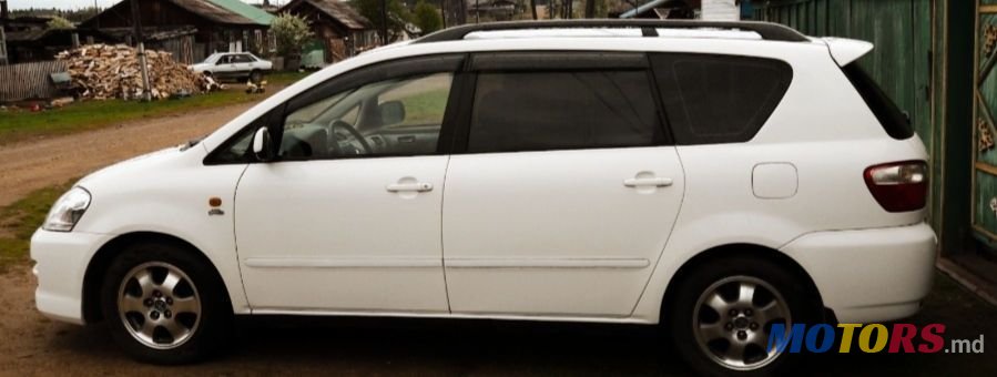 2005' Toyota Avensis Verso photo #3