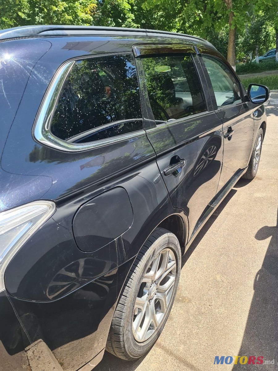 2014' Mitsubishi Outlander photo #4