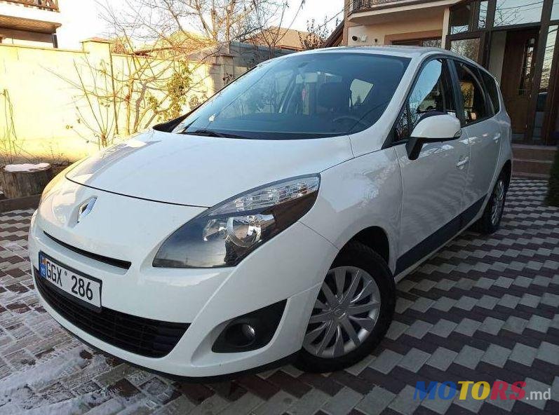 2011' Renault Grand Scenic photo #2