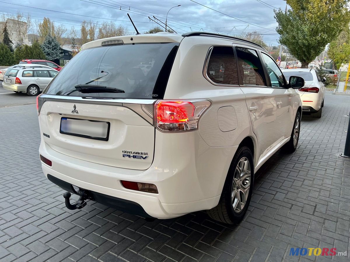 2013' Mitsubishi Outlander photo #4