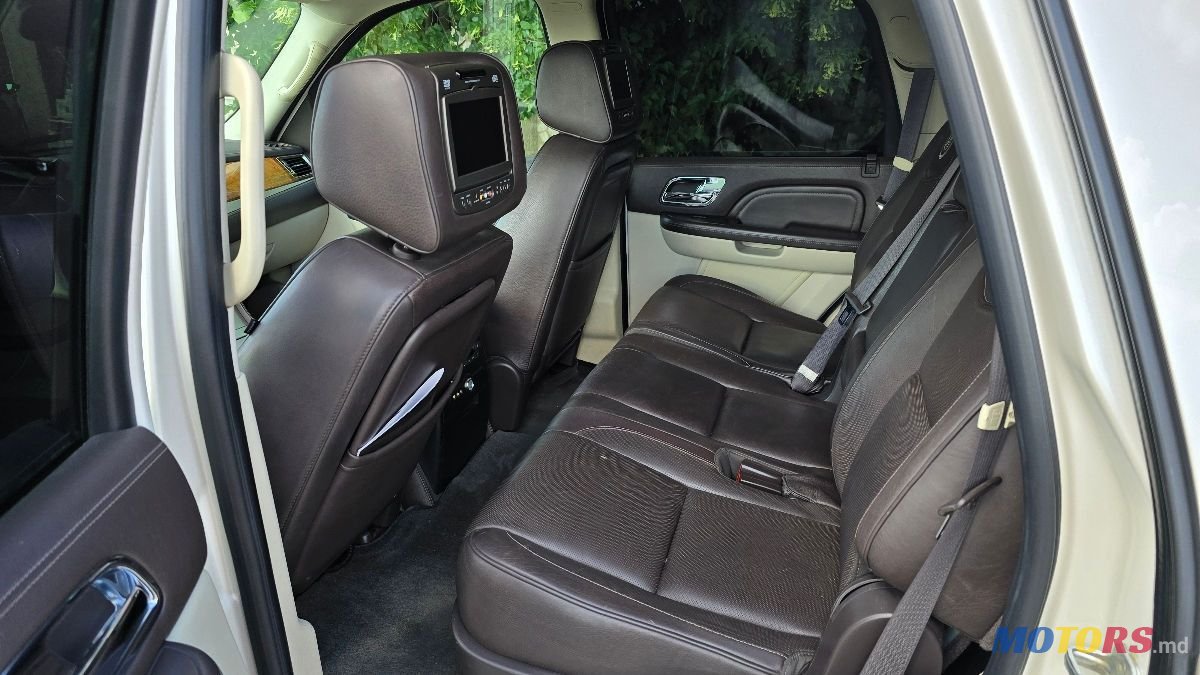 2010' Cadillac Escalade photo #6