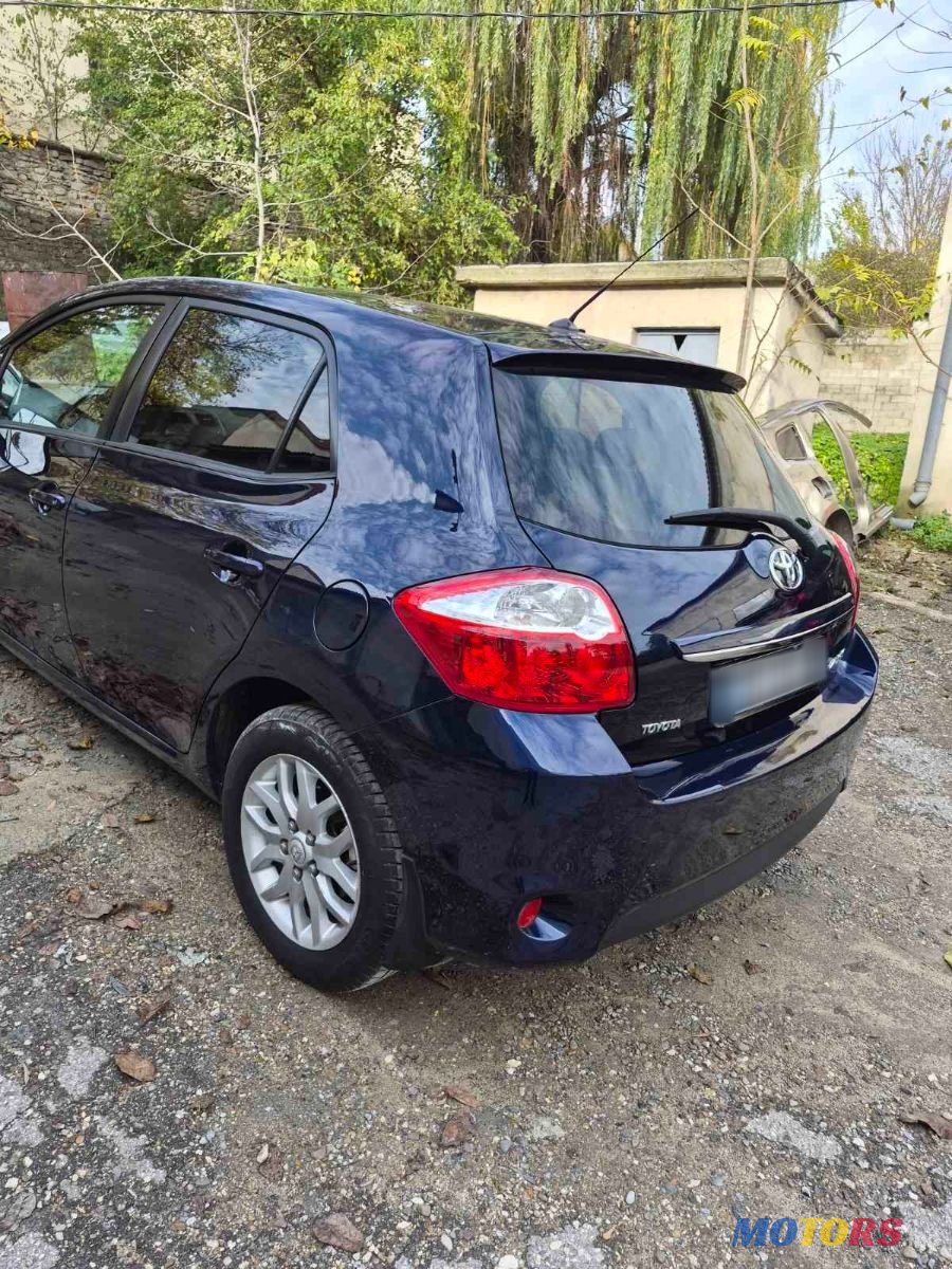 2010' Toyota Auris photo #2