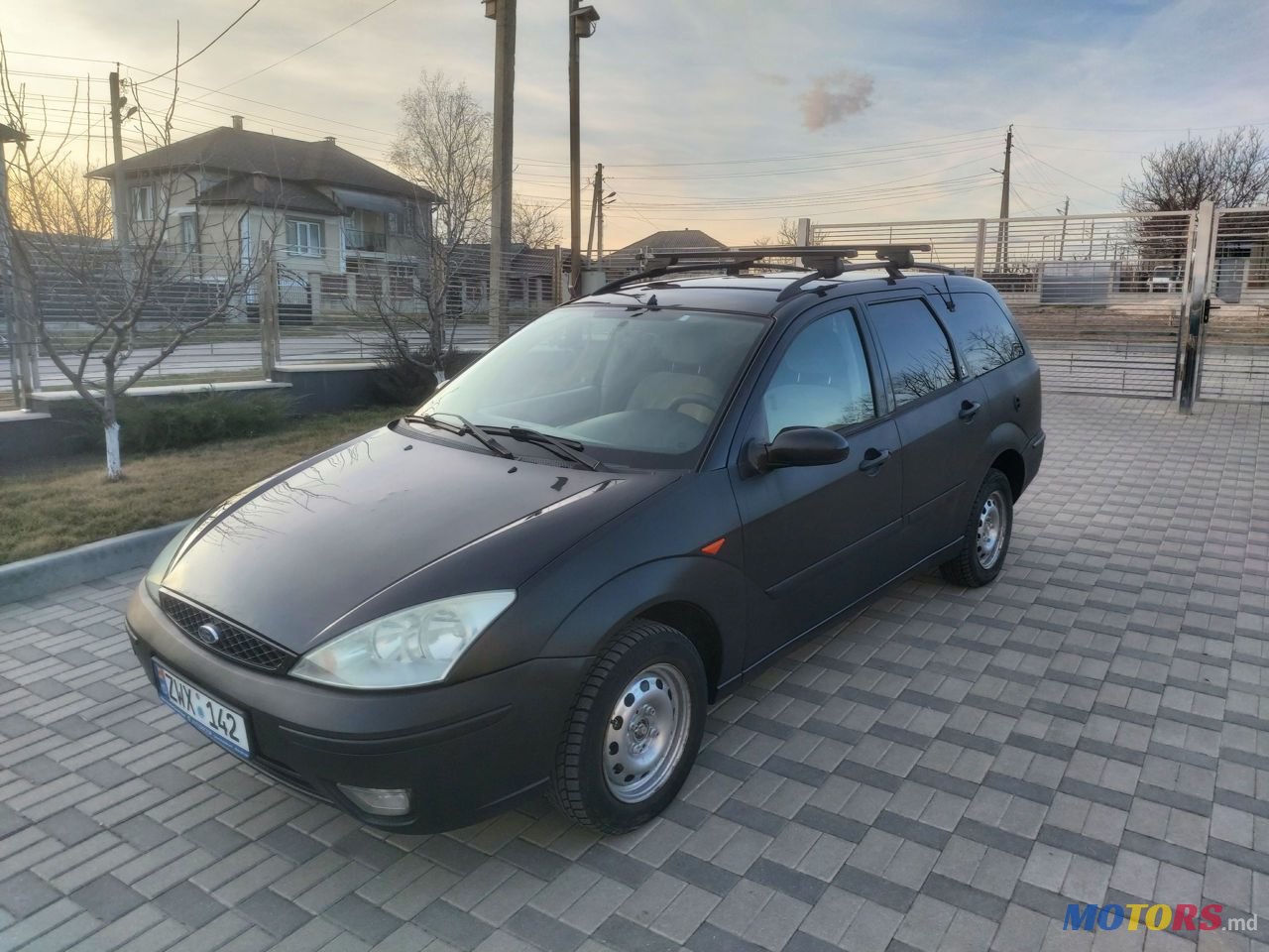 2004' Ford Focus photo #1