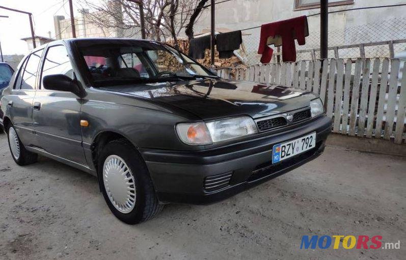 1992' Nissan Sunny photo #1