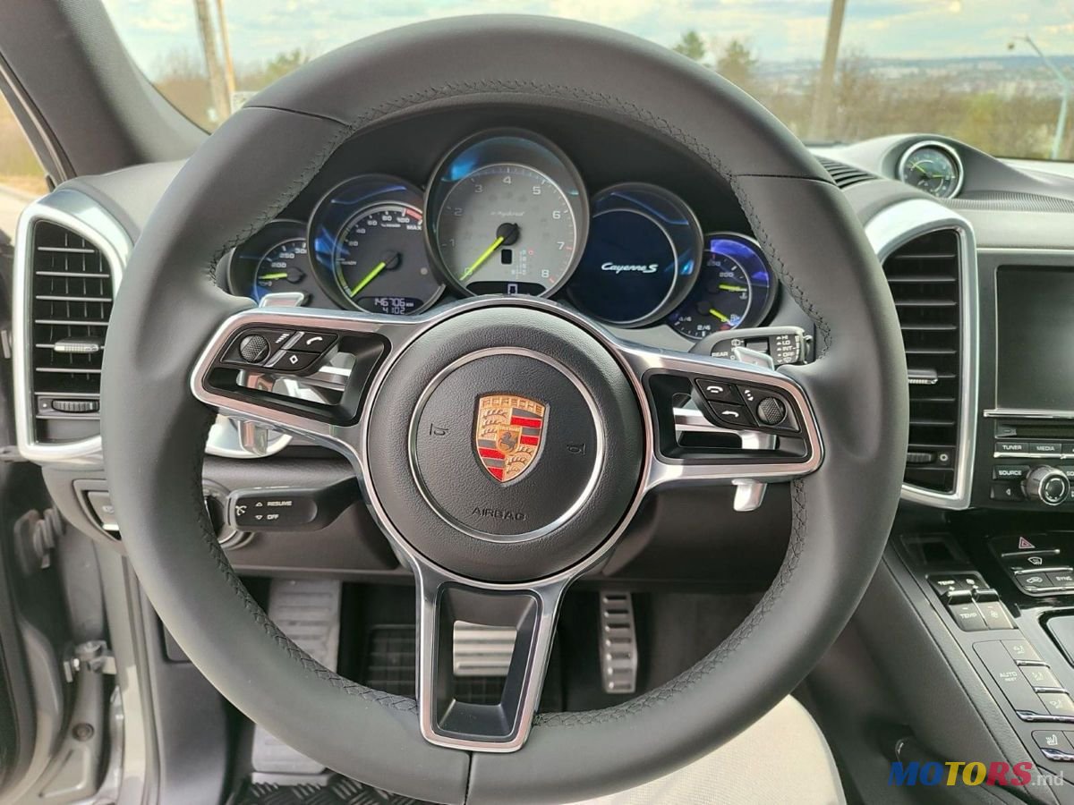 2015' Porsche Cayenne photo #5
