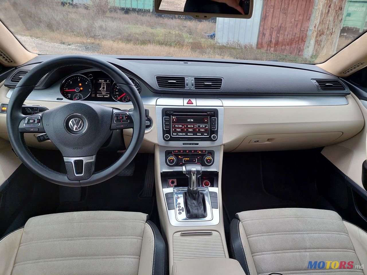 2009' Volkswagen Passat photo #5