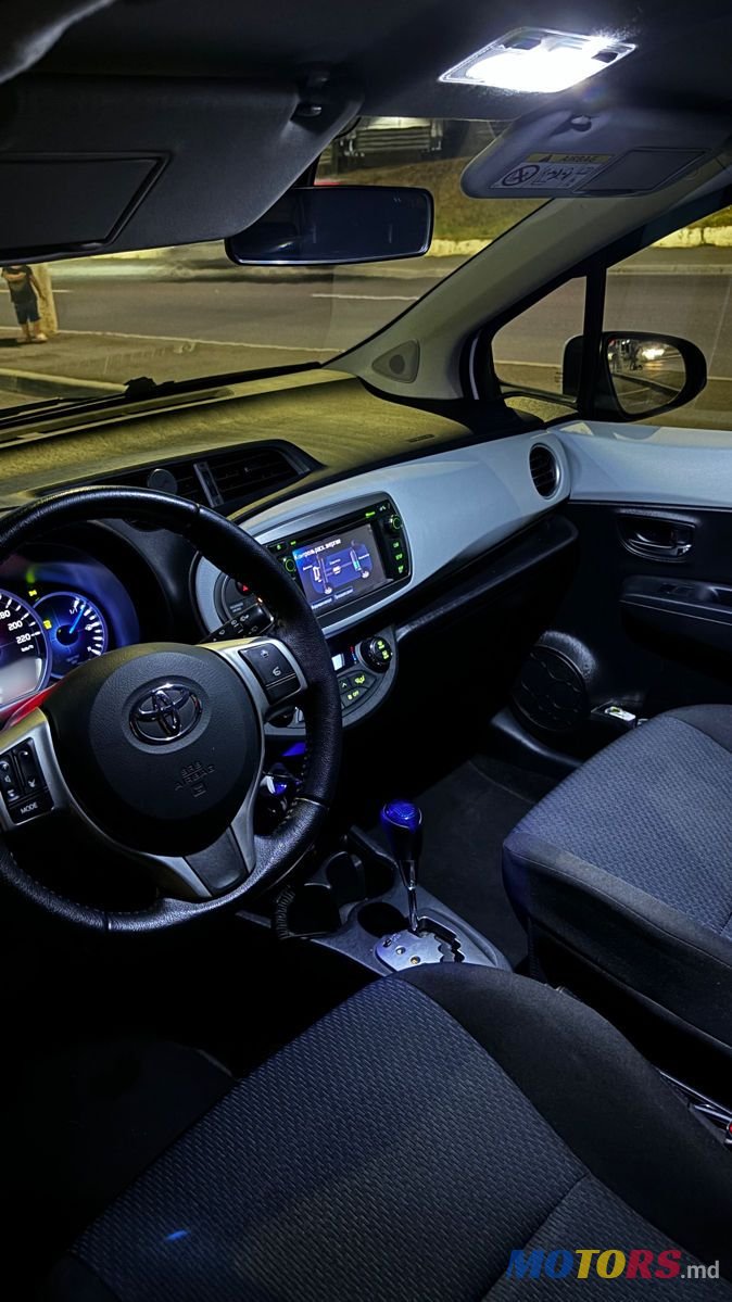 2013' Toyota Yaris photo #6
